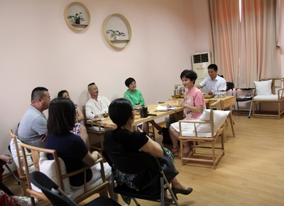 初夏，一場(chǎng)文化與藝術(shù)的美麗邂逅——記華南師范大學(xué)工會(huì)“品·雅集”文化藝術(shù)交流活動(dòng)